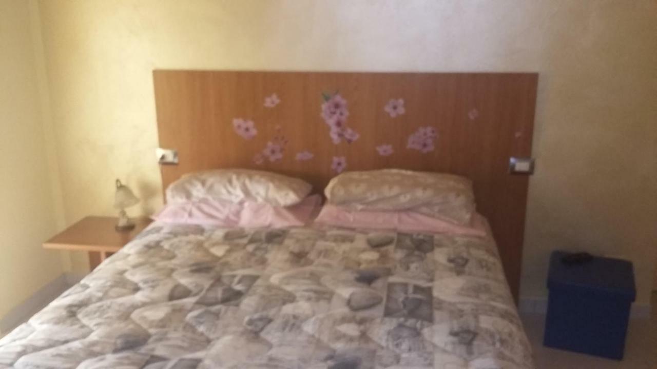 B&B Peschi In Fiore Valeggio sul Mincio Luaran gambar